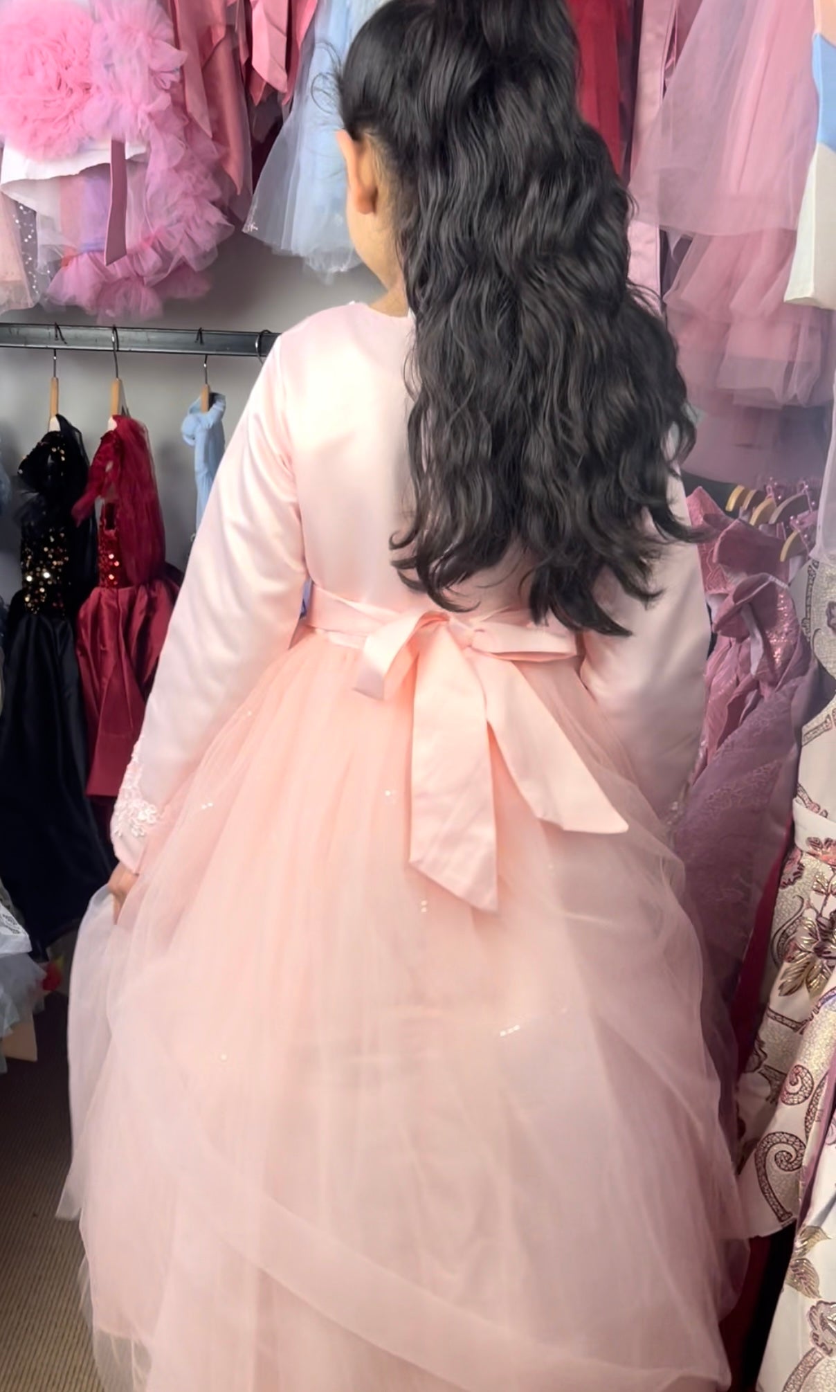 Gown deals peach colour